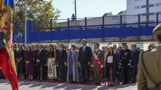 La celebración institucional incluyó la imposición de cruces de las órdenes del Mérito Militar y del Mérito de la Guardia Civil tanto a miembros del cuerpo como a personal ajeno
