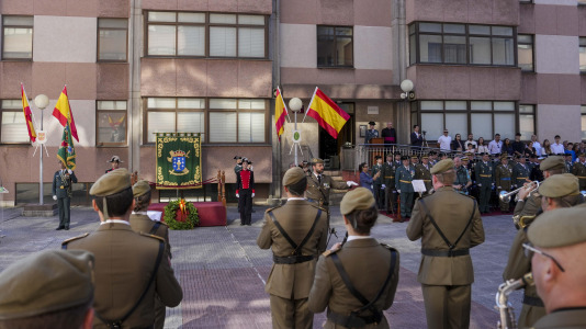 La celebración institucional incluyó la imposición de cruces de las órdenes del Mérito Militar y del Mérito de la Guardia Civil tanto a miembros del cuerpo como a personal ajeno