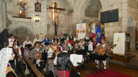 A la tradicional ceremonia de la misa católica se sumaron muchos trajes regionales aragoneses