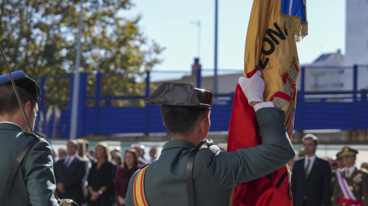 La celebración institucional incluyó la imposición de cruces de las órdenes del Mérito Militar y del Mérito de la Guardia Civil tanto a miembros del cuerpo como a personal ajeno