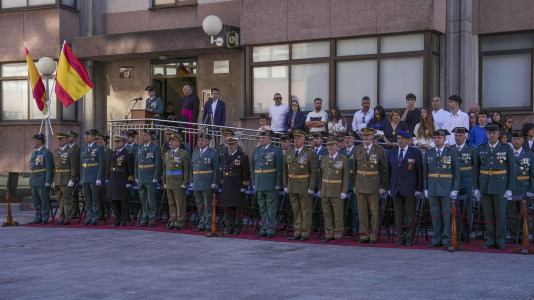 La celebración institucional incluyó la imposición de cruces de las órdenes del Mérito Militar y del Mérito de la Guardia Civil tanto a miembros del cuerpo como a personal ajeno