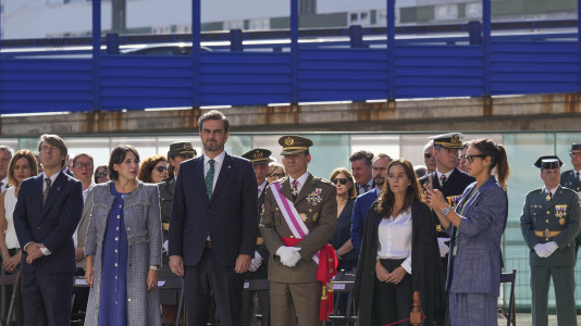 La celebración institucional incluyó la imposición de cruces de las órdenes del Mérito Militar y del Mérito de la Guardia Civil tanto a miembros del cuerpo como a personal ajeno