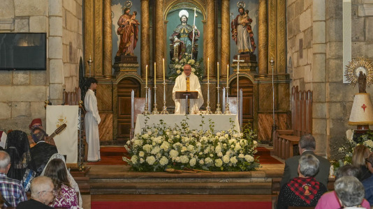 A la tradicional ceremonia de la misa católica se sumaron muchos trajes regionales aragoneses