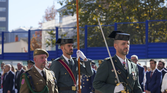 La celebración institucional incluyó la imposición de cruces de las órdenes del Mérito Militar y del Mérito de la Guardia Civil tanto a miembros del cuerpo como a personal ajeno