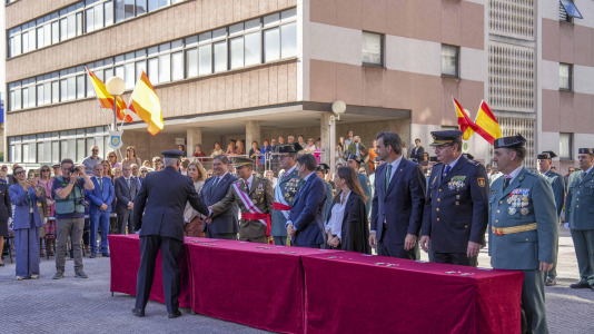 La celebración institucional incluyó la imposición de cruces de las órdenes del Mérito Militar y del Mérito de la Guardia Civil tanto a miembros del cuerpo como a personal ajeno