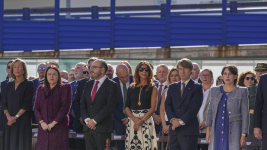 La celebración institucional incluyó la imposición de cruces de las órdenes del Mérito Militar y del Mérito de la Guardia Civil tanto a miembros del cuerpo como a personal ajeno