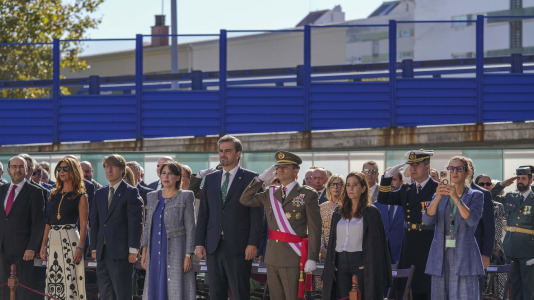 La celebración institucional incluyó la imposición de cruces de las órdenes del Mérito Militar y del Mérito de la Guardia Civil tanto a miembros del cuerpo como a personal ajeno