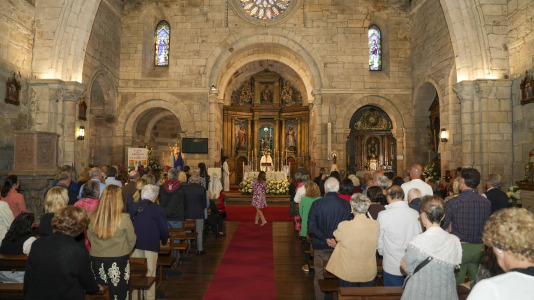 A la tradicional ceremonia de la misa católica se sumaron muchos trajes regionales aragoneses
