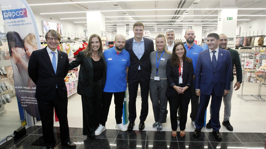 Este jueves por la tarde se ha inaugurado la nueva reforma en el centro comercial coruñés