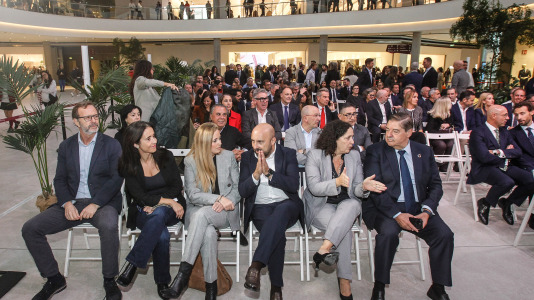 Esta tarde se ha inaugurado la nueva reforma en el centro comercial coruñés
