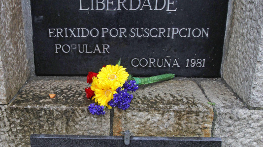 Nicho en recuerdo a los "muertos en defensa de la libertad"