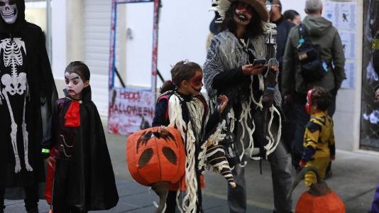 Gran día del terror con personajes horripilantes en A Barcala 