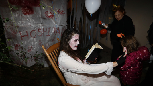 Gran día del terror con personajes horripilantes en A Barcala  (10)