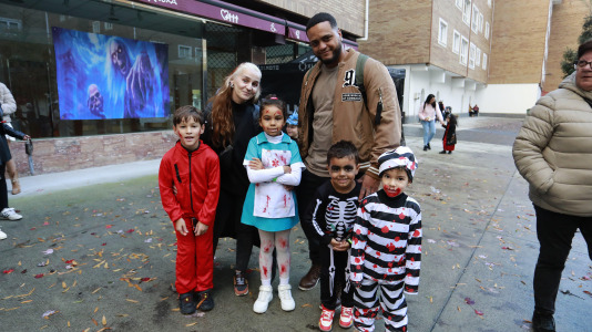 Gran día del terror con personajes horripilantes en A Barcala  (18)