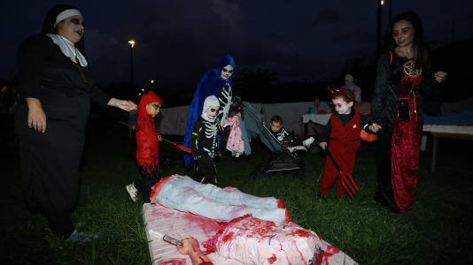 Gran día del terror con personajes horripilantes en A Barcala (6)