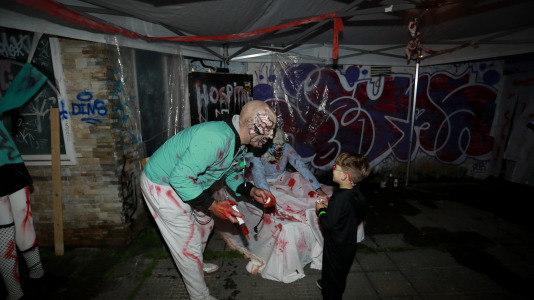 Gran día del terror con personajes horripilantes en A Barcala (8)