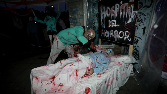 Gran día del terror con personajes horripilantes en A Barcala (20)