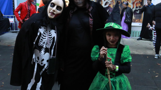 Gran día del terror con personajes horripilantes en A Barcala (37)