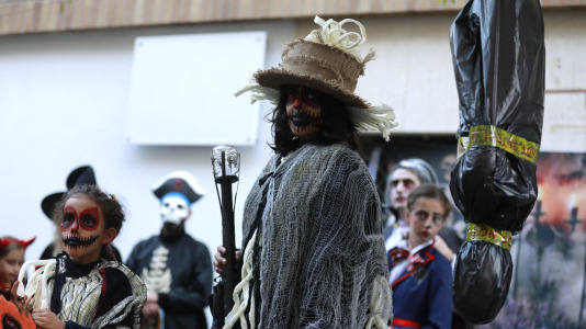 Gran día del terror con personajes horripilantes en A Barcala (40)