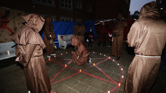 Gran día del terror con personajes horripilantes en A Barcala    (2)