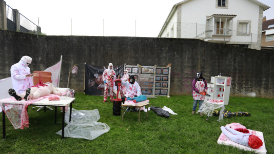 Gran día del terror con personajes horripilantes en A Barcala 