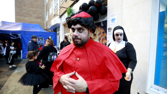 Gran día del terror con personajes horripilantes en A Barcala 