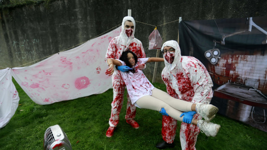 Gran día del terror con personajes horripilantes en A Barcala 