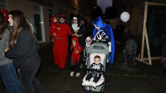 Gran día del terror con personajes horripilantes en A Barcala 