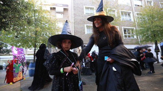 Gran día del terror con personajes horripilantes en A Barcala 