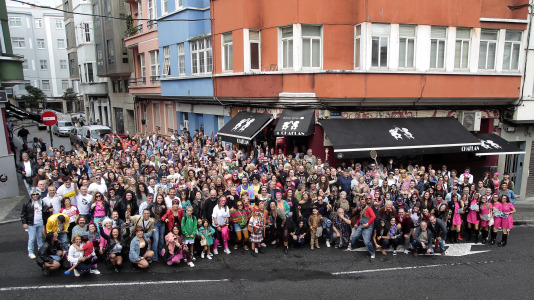 Más de 500 personas para soplar las velas en el Chaflán (21)