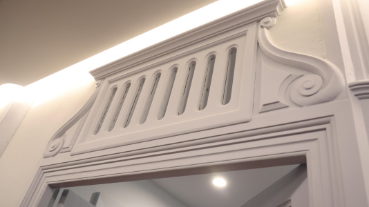 Mientras que el segundo piso del número 4 de Payo Gómez, donde Picasso tenía su vivienda, se ha mantenido intacto, el resto de la casa se ha sometido a una profunda remodelación