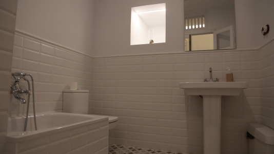 Mientras que el segundo piso del número 4 de Payo Gómez, donde Picasso tenía su vivienda, se ha mantenido intacto, el resto de la casa se ha sometido a una profunda remodelación