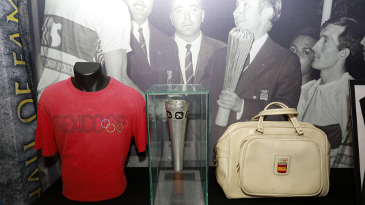 'Mujeres, leyendas del deporte' recoge 70 piezas deportivas, objetos icónicos y materiales históricos de Alexia Putellas, Carolina Marín, Simone Biles o las coruñesas Sofía Toro, Julia Benedetti y Elena Roca