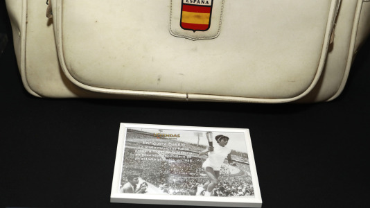 'Mujeres, leyendas del deporte' recoge 70 piezas deportivas, objetos icónicos y materiales históricos de Alexia Putellas, Carolina Marín, Simone Biles o las coruñesas Sofía Toro, Julia Benedetti y Elena Roca