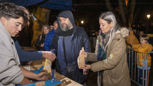 Los vecinos de la Ciudad Vieja celebran su magosto en la plaza de Azcárraga