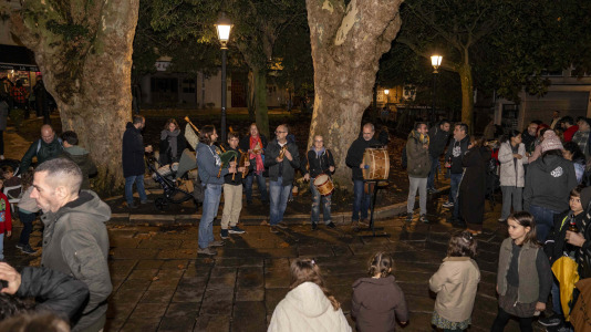 Los vecinos de la Ciudad Vieja celebran su magosto en la plaza de Azcárraga