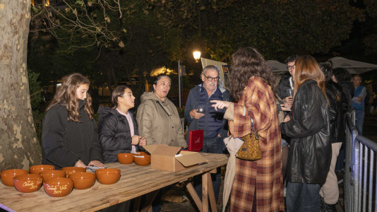 Los vecinos de la Ciudad Vieja celebran su magosto en la plaza de Azcárraga