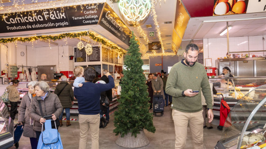 Los placeros protagonizaron el tradicional encendido de las luces del mercado