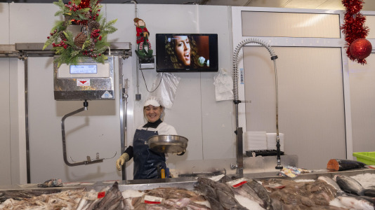 Los placeros protagonizaron el tradicional encendido de las luces del mercado