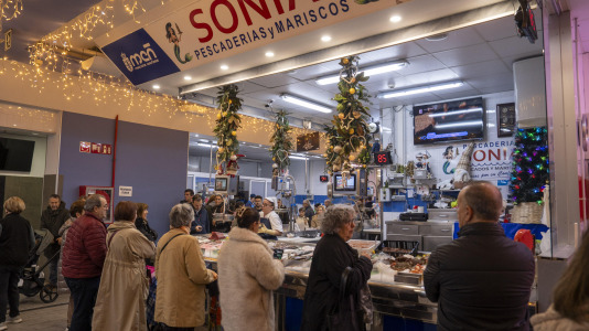 Los placeros protagonizaron el tradicional encendido de las luces del mercado