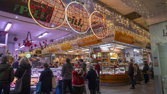 Los placeros protagonizaron el tradicional encendido de las luces del mercado