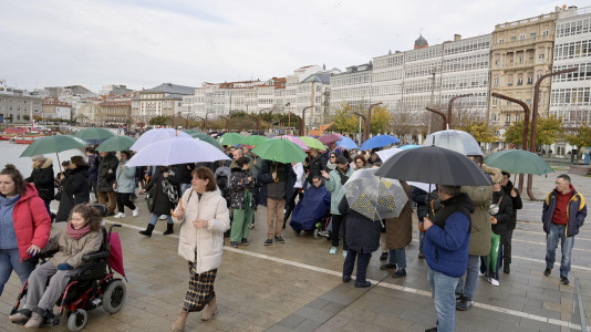 Centos de persoas conmemoran o Día Internacional da Discapacidade