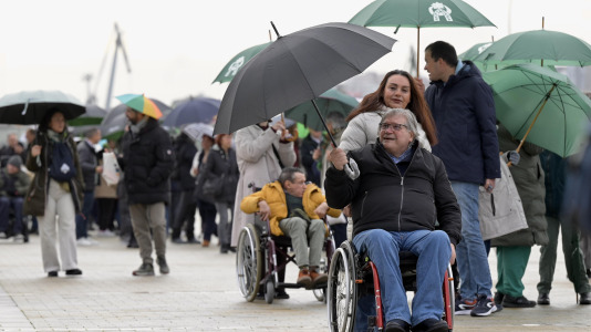 Centos de persoas conmemoran o Día Internacional da Discapacidade