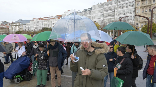 Centos de persoas conmemoran o Día Internacional da Discapacidade