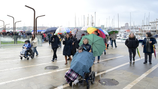 Centos de persoas conmemoran o Día Internacional da Discapacidade