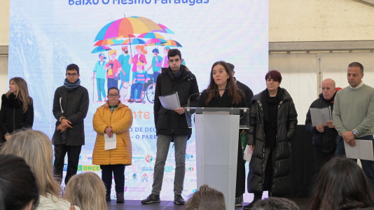 Centos de persoas conmemoran o Día Internacional da Discapacidade