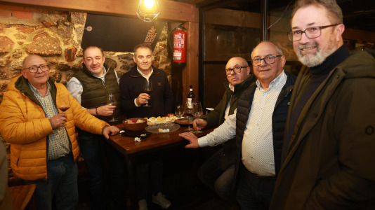 Clientes en la apertura de Os Belés