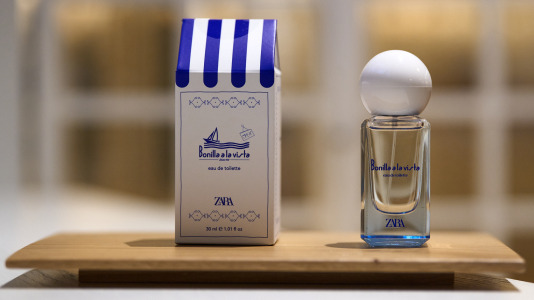 Hay camisetas y sudaderas con motivos y colores que homenajean al chocolate y los churros, mientras que la gran novedad es una colonia de cacao