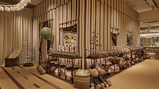 Así es por dentro la tienda pop up navideña de Zara en A Coruña