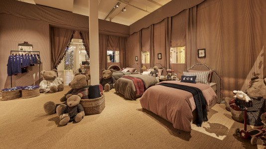 Así es por dentro la tienda pop up navideña de Zara en A Coruña